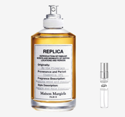 Maison Margiela - By the Fireplace Flakon und Probenflakon nebendran