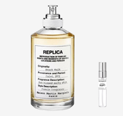 Maison Margiela - Beach Walk Flakon und Probenflakon nebendran